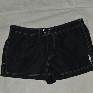 Zobha Women's Black Athletic Shorts with Contrast Stitching